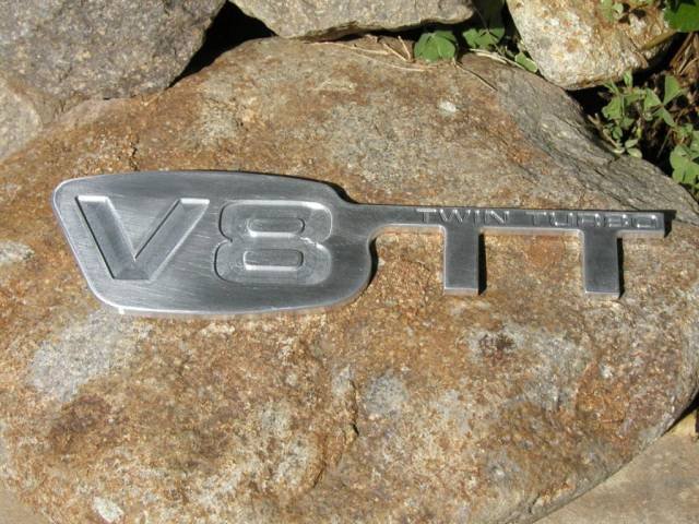 V8TT_Badge_1-1.jpg